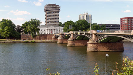 Die Ignatz-Bubis-Brücke