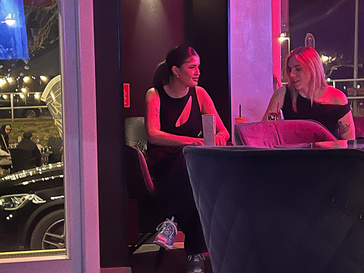 Voila Cafe Shishabar Mainufer Frankfurt am Main