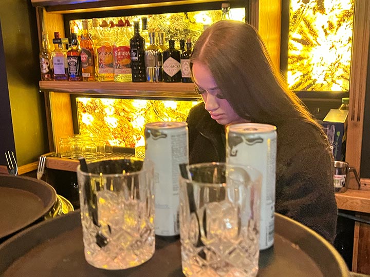 Voila Cafe Shishabar Mainufer Frankfurt am Main