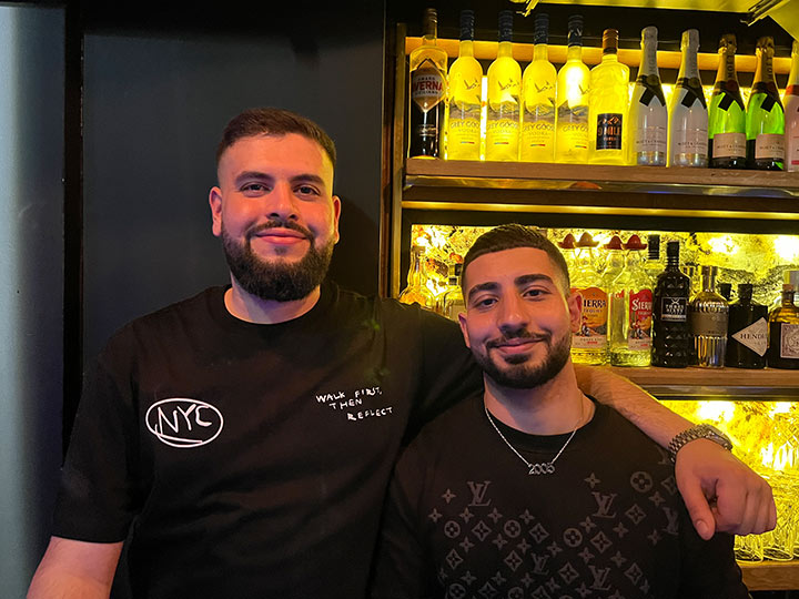 Voila Cafe Shishabar Mainufer Frankfurt am Main