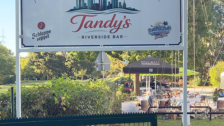 Tandys Riverside Bar Cafe am Frankfurt Mainufer