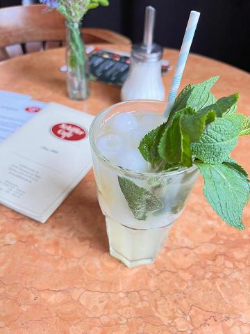 Schiffer Café Sachsenhausen Frankfurt Kuchen Frühstück Speise